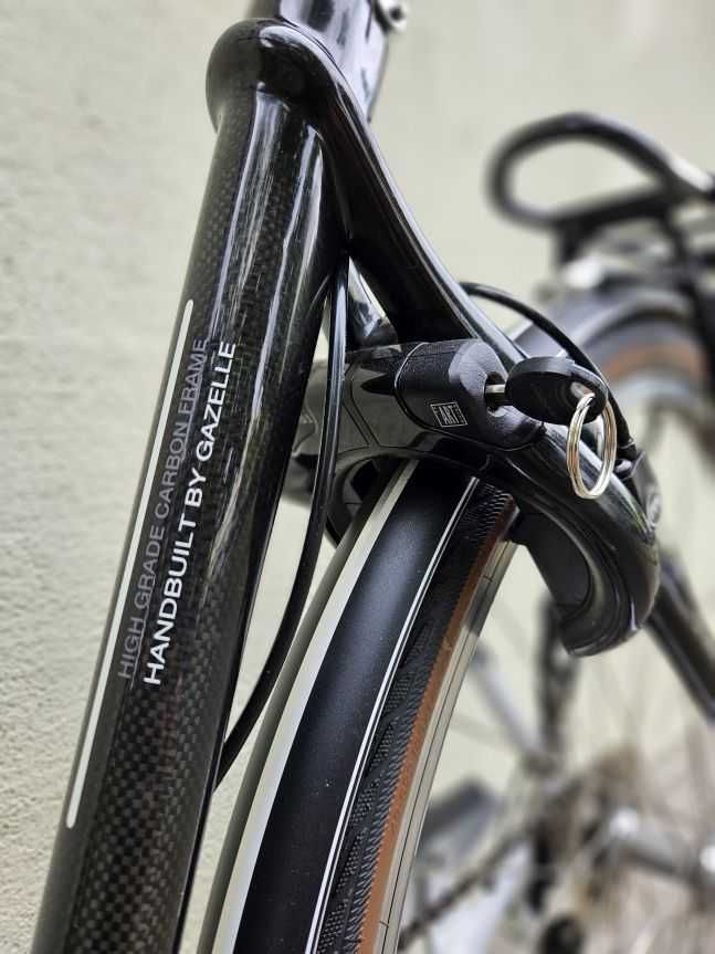 GAZELLE - ULTIMATE T30 PLUS rama 51cm, CARBON, Deore XT 3x10, Magura