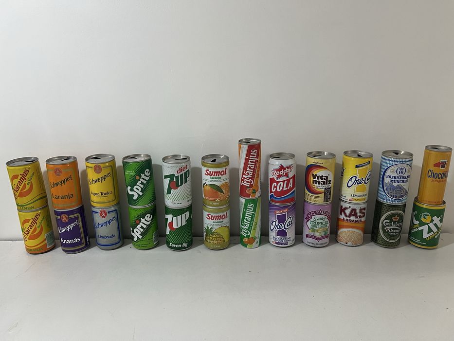 Latas de bebidas antigas de coleção