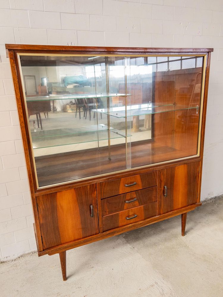 Vitrine vintage com pés de palito, bonito folheado.