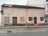 Moradia em ruína para reconstruir no centro de Caldas da Rainha