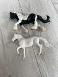 Sprzedam figurki koni z firmy schleich