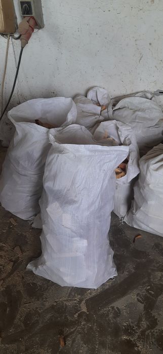 Drewno rozpalkowe w workach ścinki klocki opał