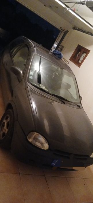 Opel corsa B com motor izuzu