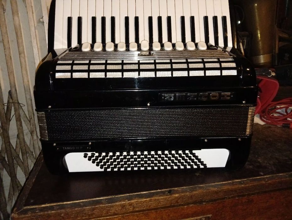 Akordeon Hohner 96 basów