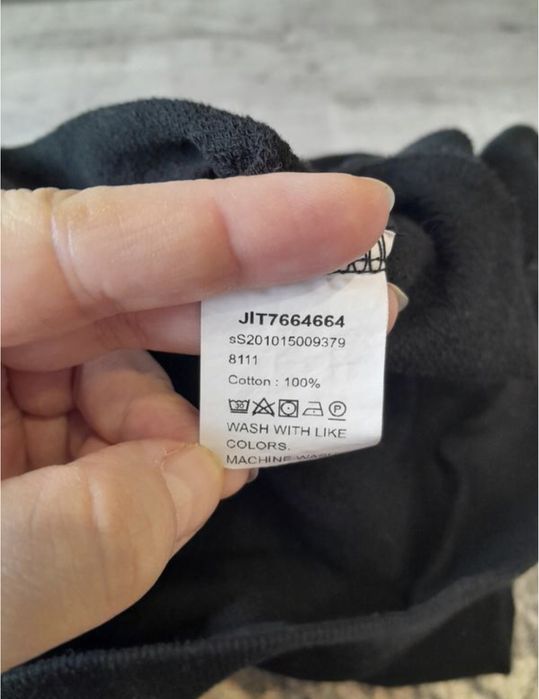 Чорне худі для годування