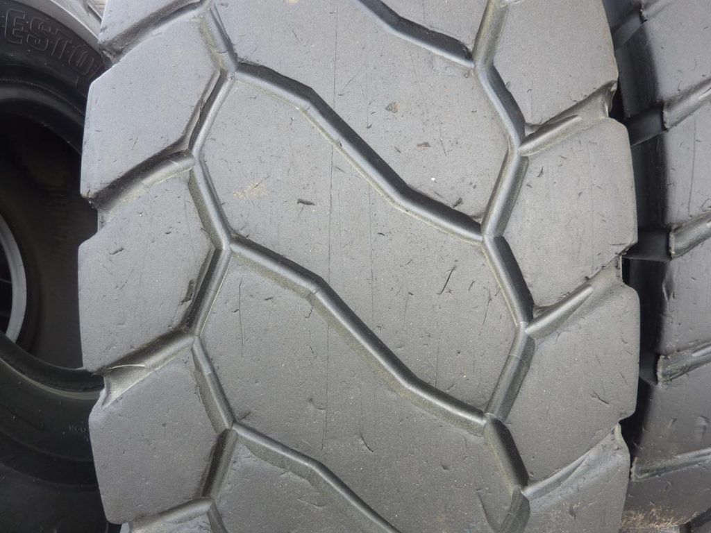 4x Opona używana przemysłowa 23.5R25 BRIDGESTONE 2400zł(szt.) W3323
