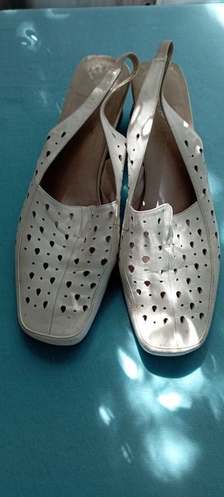 Жіночі шкіряні босоніжки великого розміру