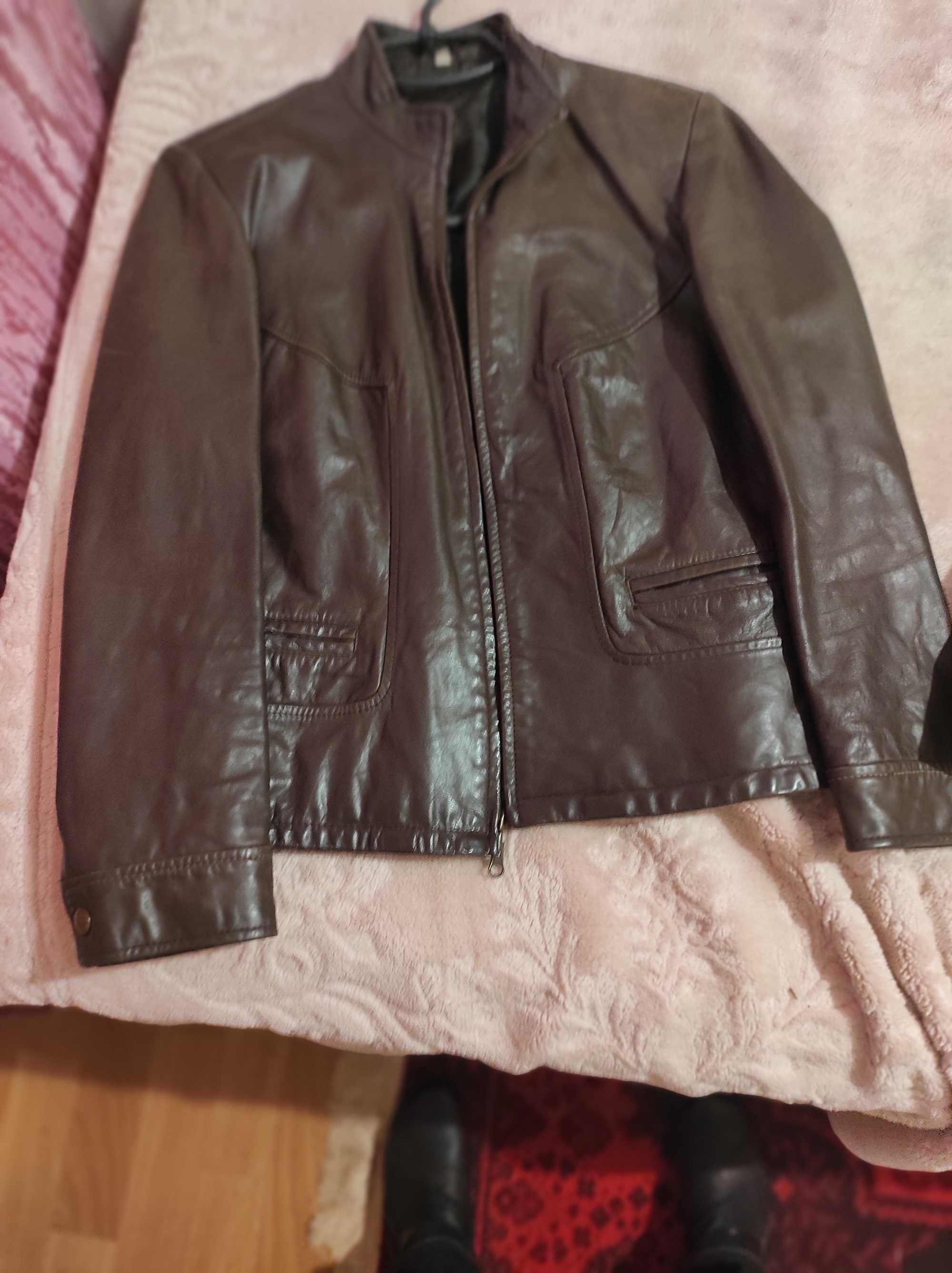 Продам женские куртки,плащи,пальто и шубу.