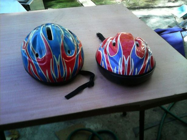 2 capacetes para criança novos