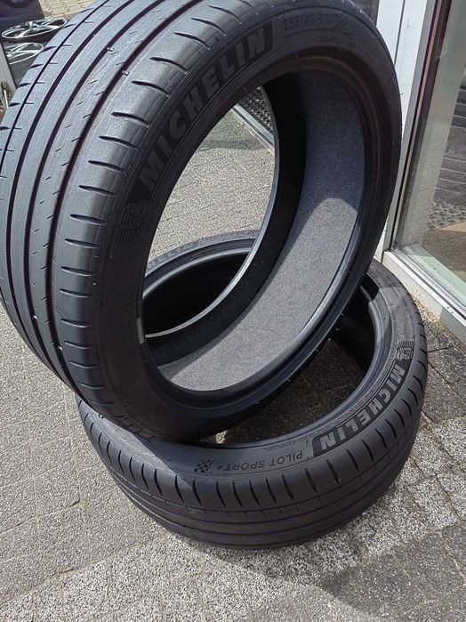 255/40R20 101Y Michelin Pilot Sport 4 para lato K7.