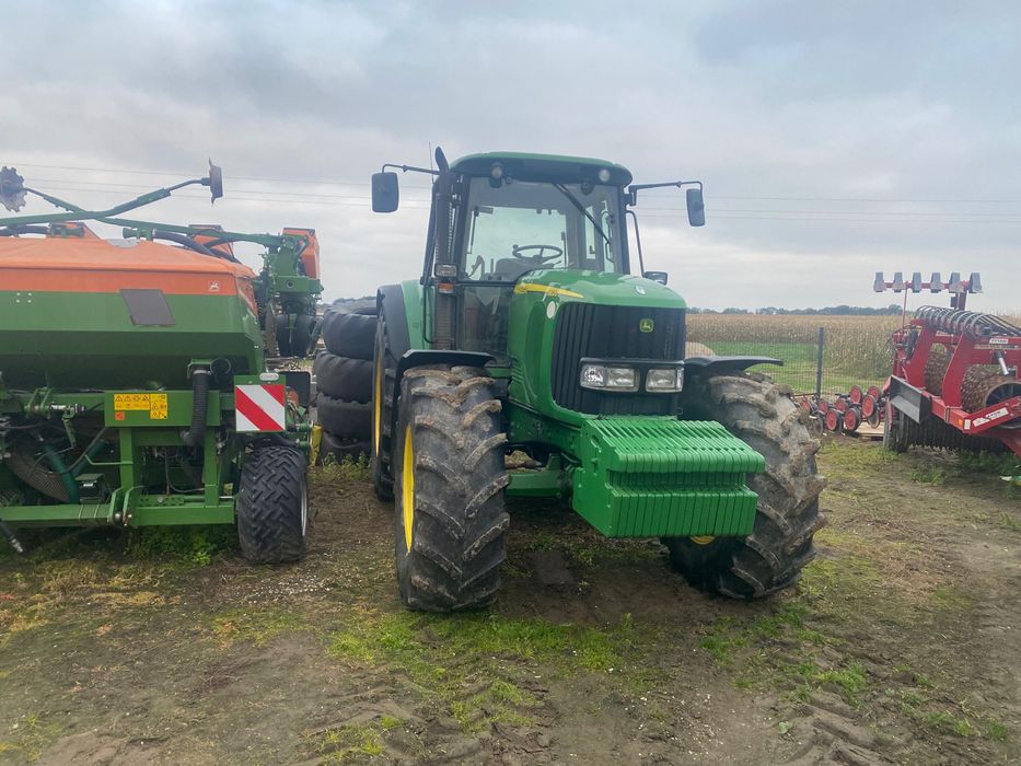 John Deere 6820