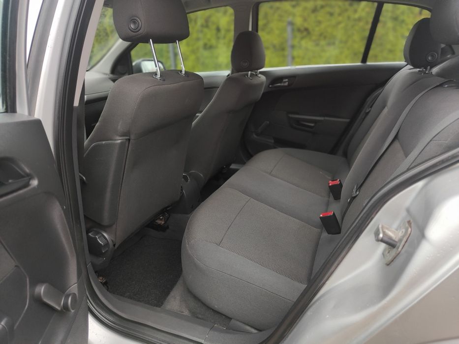 Opel Astra 1.6 115 km 2009 rok