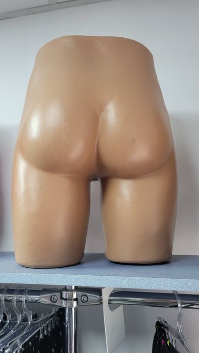 Продам чоловічі та жіночі манікени та вішалки