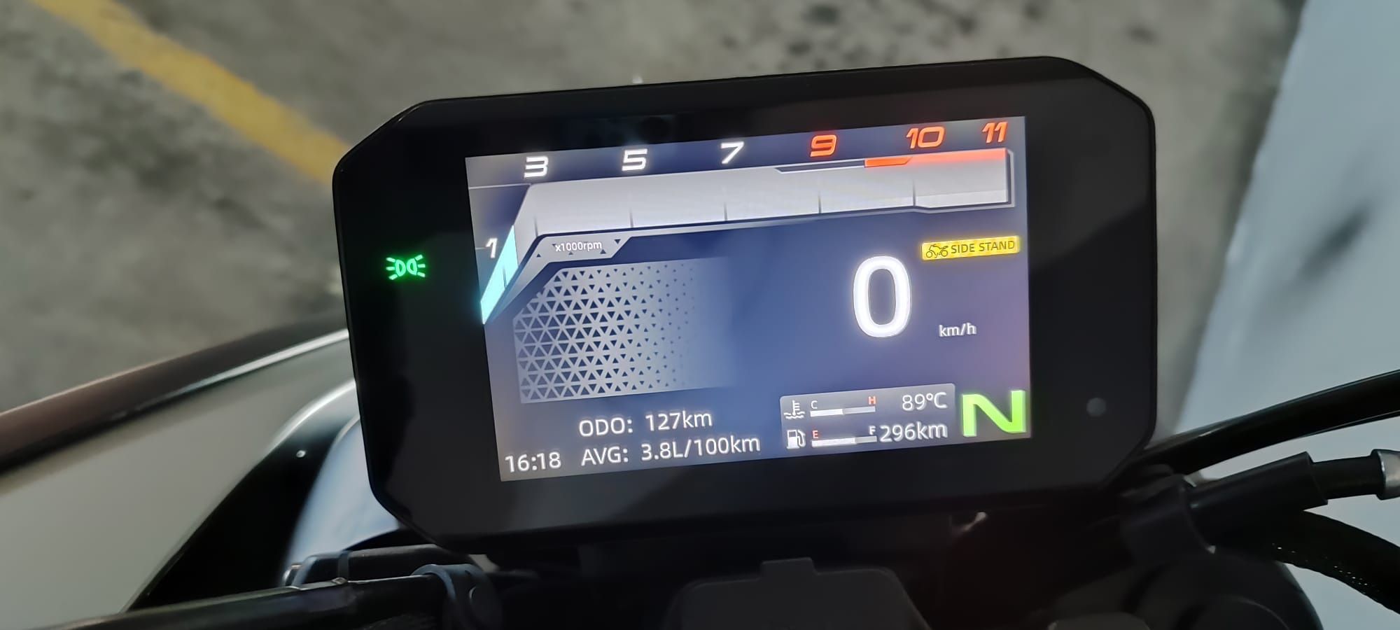 Vendo CF Moto 125 NK como nova (127 km apenas)