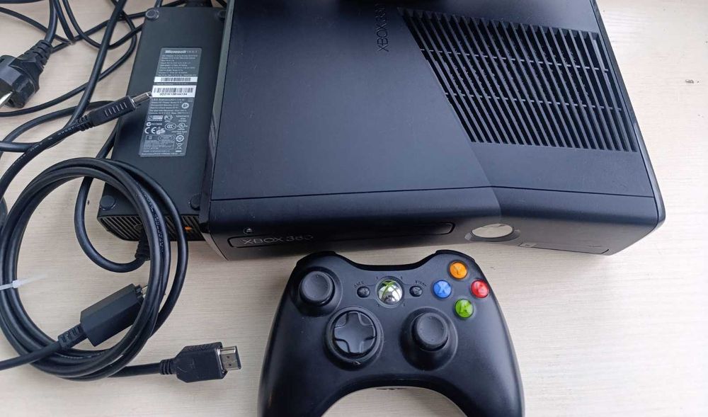 Xbox 360 Slim 250Gb ігри оригінальний джойстик