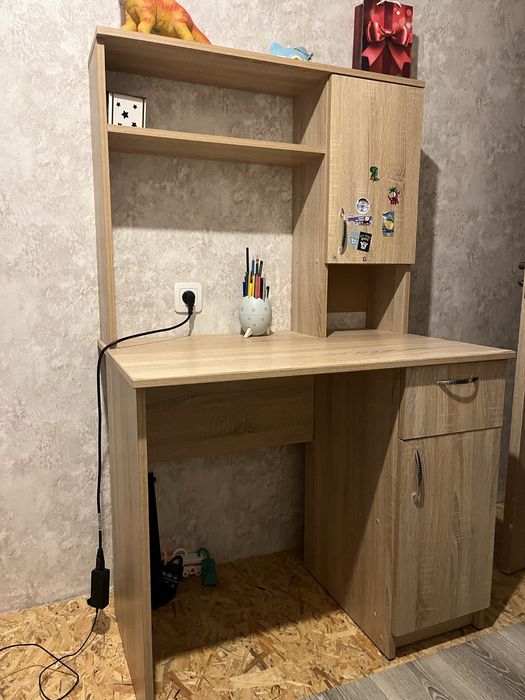 Комп’ютерний стіл, робочий дитячий стіл