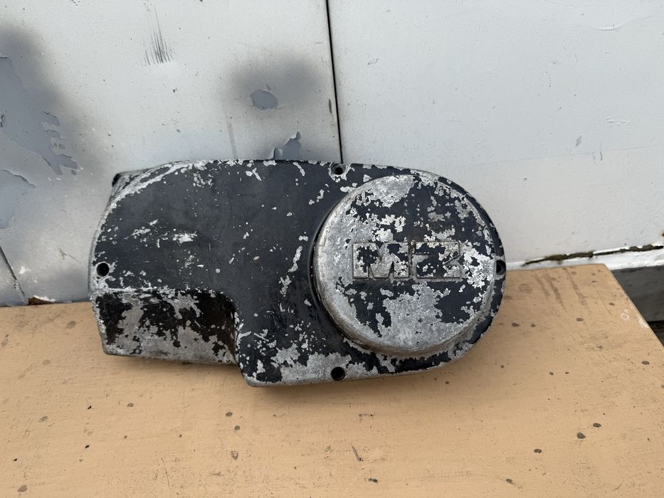 Pokrywa dekiel osłona zapłonu silnika prawa MZ ETZ 250, 251 wysyłka