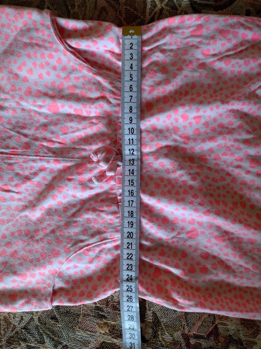 Неоново-рожевий дитячий комбінезон H&M із сердечками