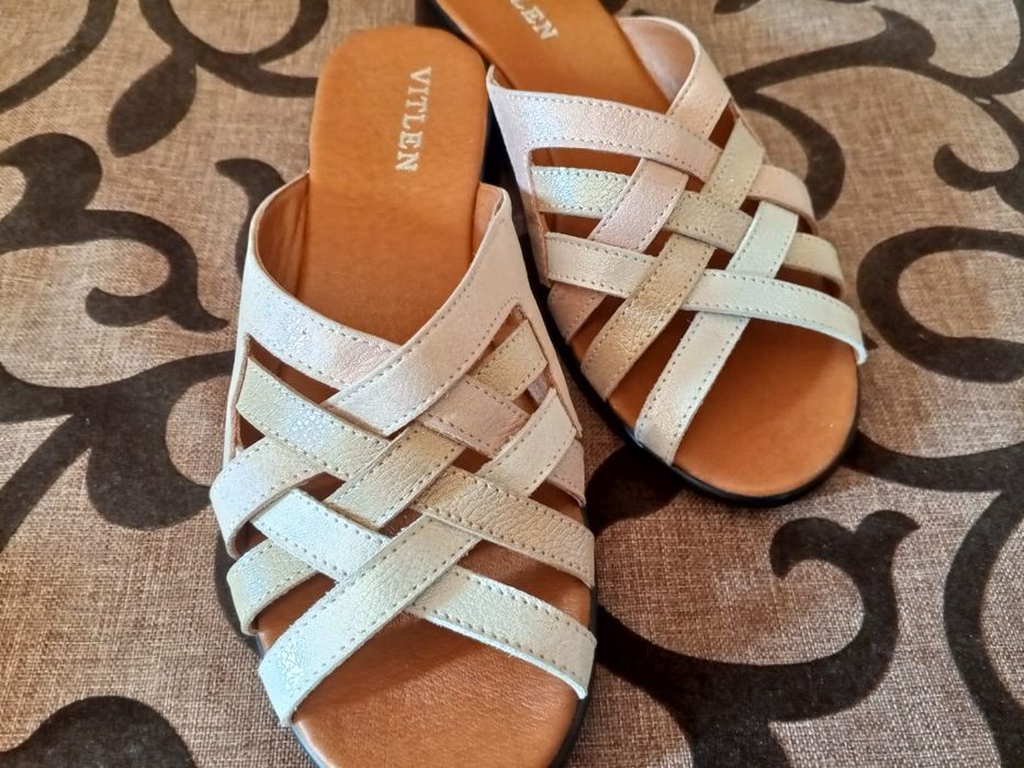 Нові жіночі шльопанці