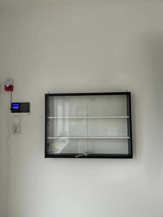 Regał witryna kolekcjonerska