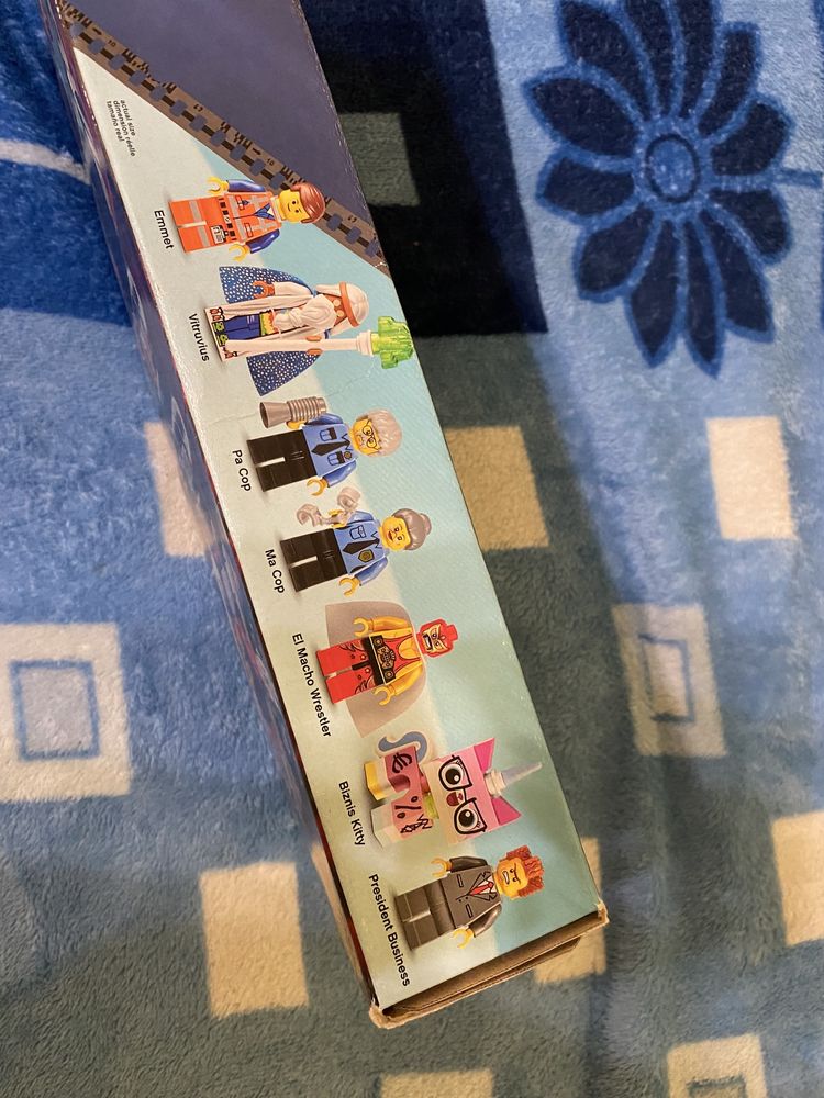 Продам НОВИЙ конструктор LEGO Movie 70809 Лігво Лорда Бізнесу
