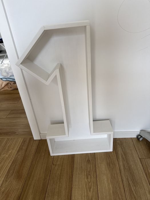 Sprzedam dekoracje drewniana cyfre jeden