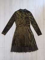 Piękna welurowa plisowana sukienka z koronką, Reserved, rozmiar 140