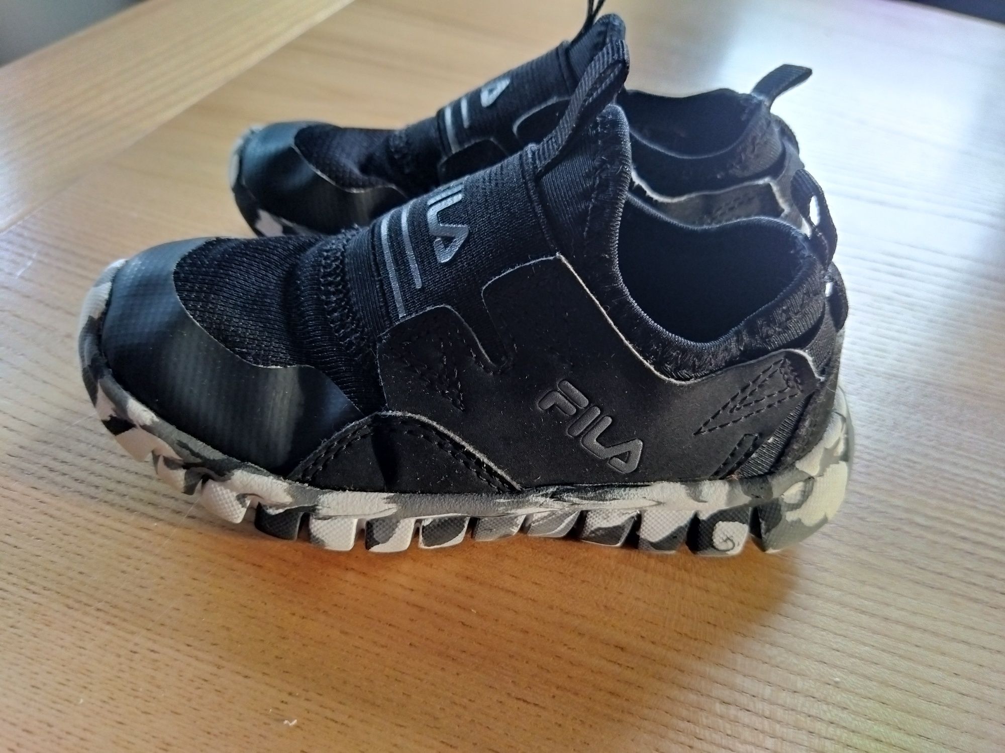 Buty adidasy wsuwane Fila