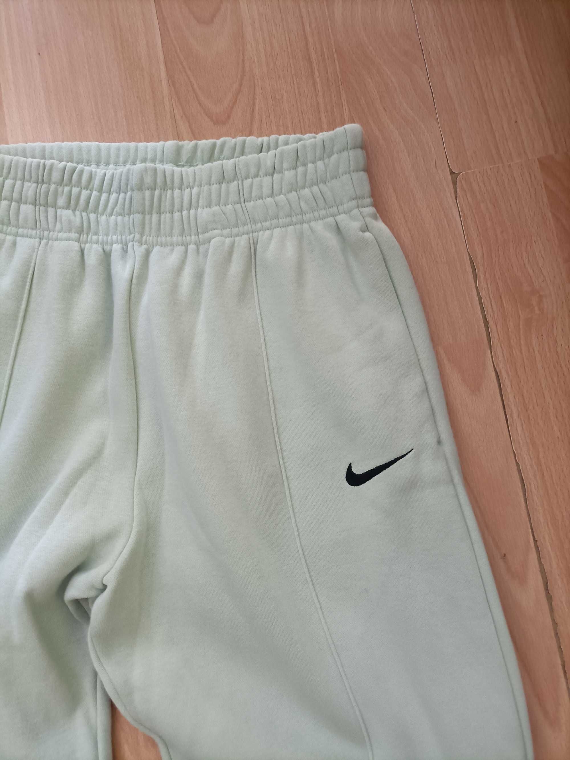 Nike spodnie dresowe zielone XS