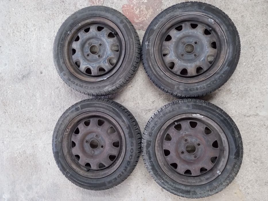 Koła 14  prawie nowe opony 155/65R14 całoroczne