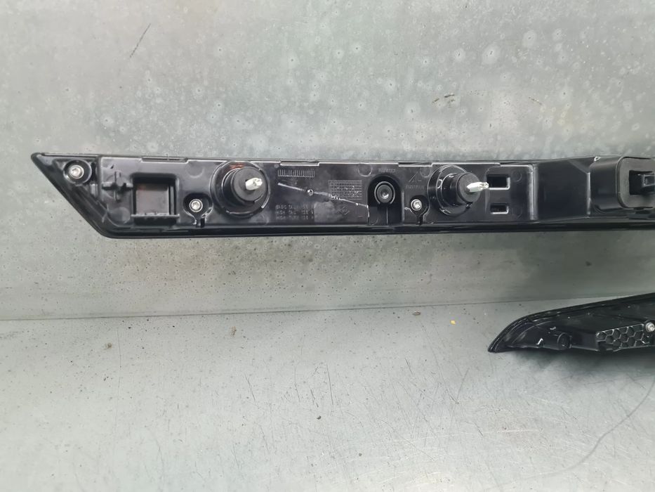 Farolim da mala esquerdo RENAULT Austral