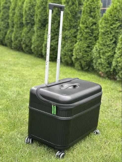 Oryginalna walizka do przewożenia czy przechowywania TM7