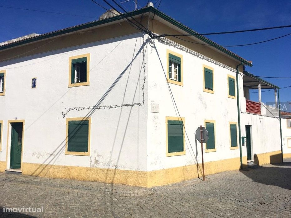 Moradia de tipologia V4 com 154m² para venda, situada em Vale do Pe...