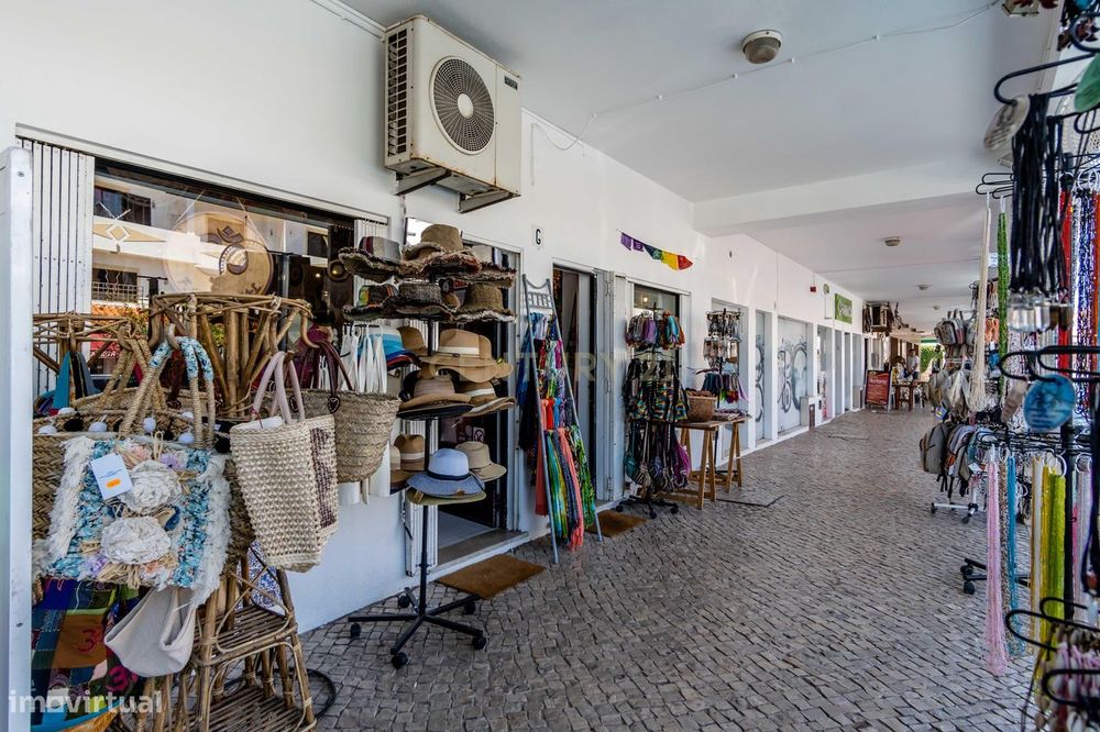 Espaço comercial com loja e cave perto das praias - Olhos de Água, Alb