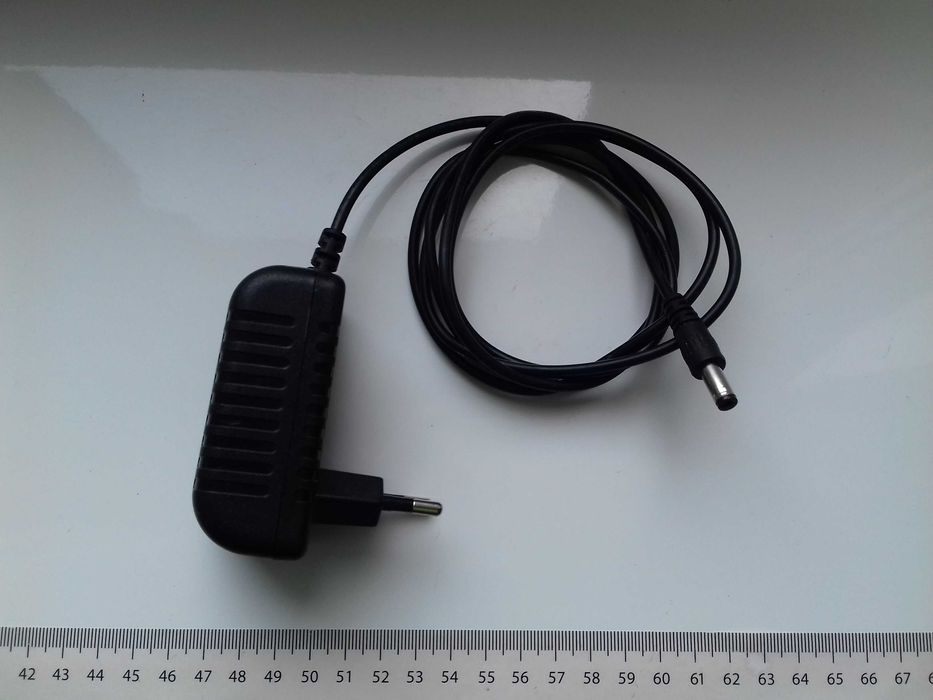 Zasilacz DC 12.6V - 1A, 5,5mm x 2,5-3mm używany, sprawny,  AC/DC Adapt
