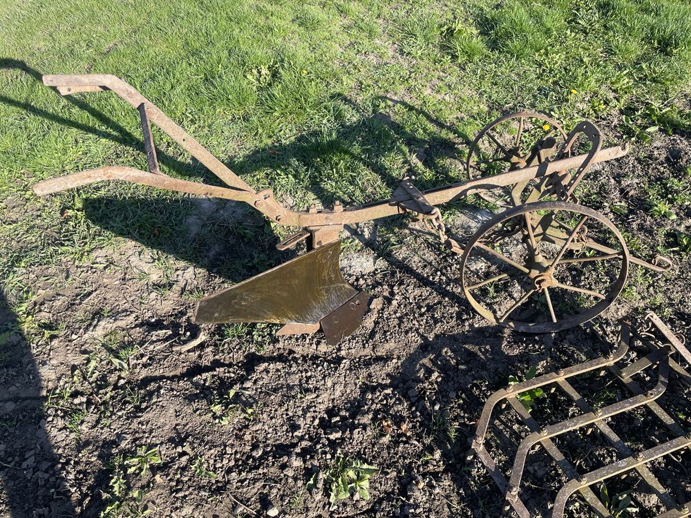 Німецький плуг з боронами та теліжкою