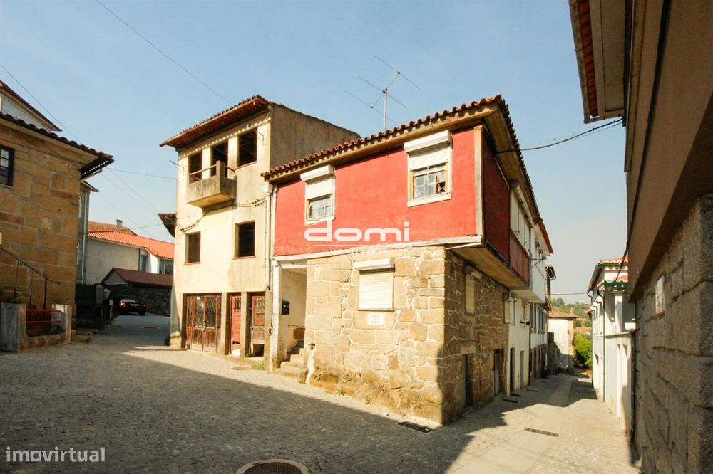 🏡 Moradia para Recuperar – Centro de São Pedro do Sul