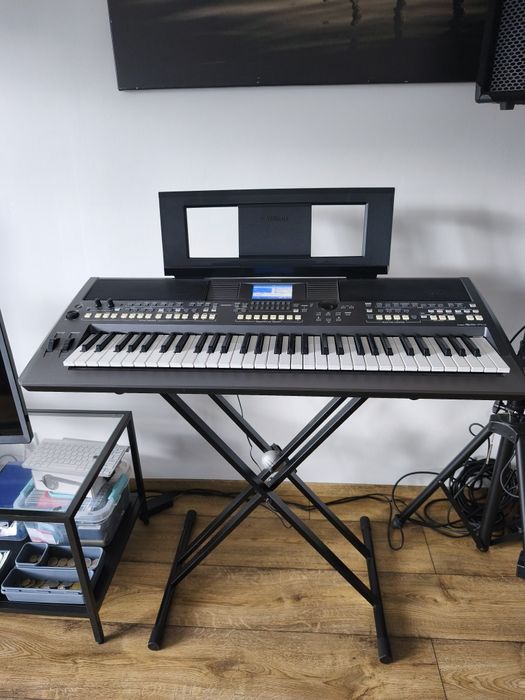 Teclado Yamaha PSR S670