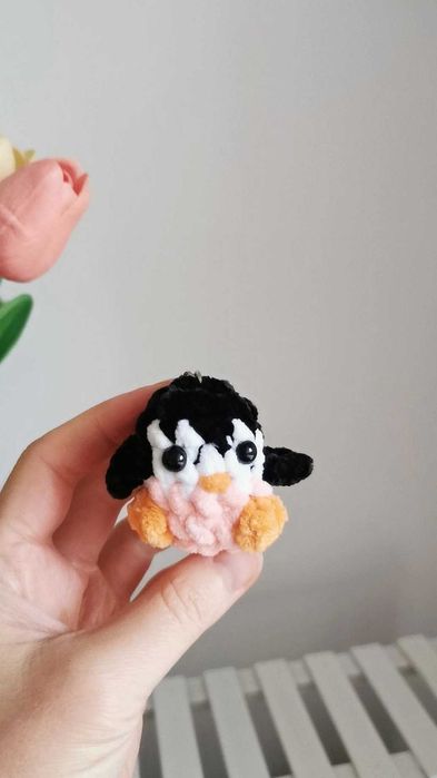 Pingwinek na szydełku, zawieszka, brelok handmade