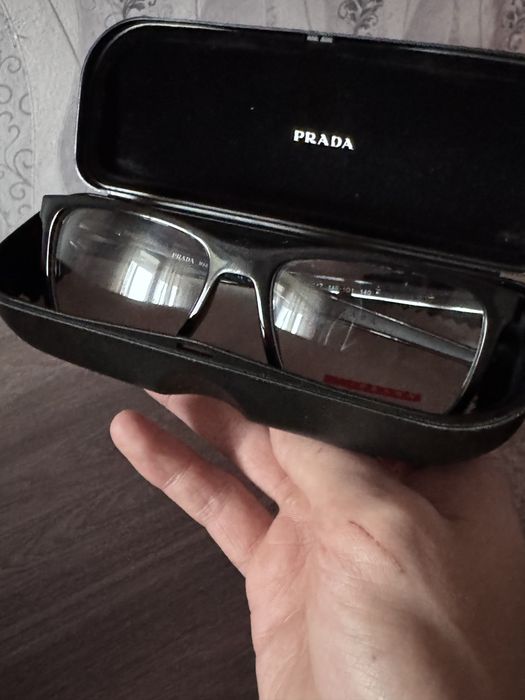 оригінальні окуляри Prada