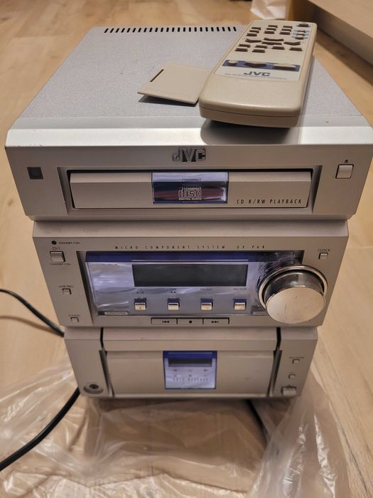 Miniwieża JVC z pilotem