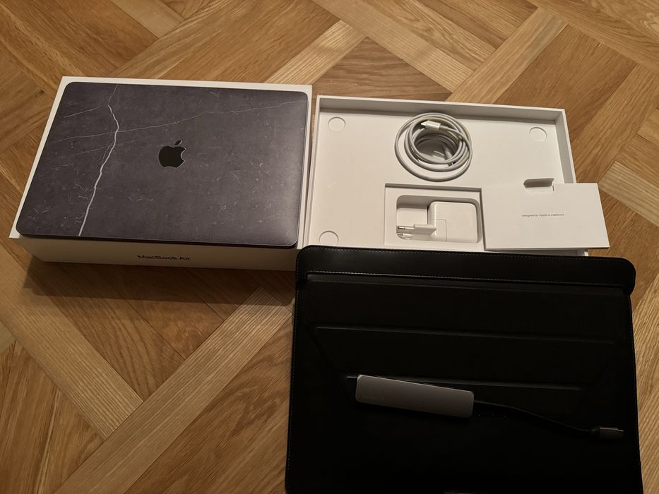 Apple Macbook Air M1 2020 +чохол, хаб