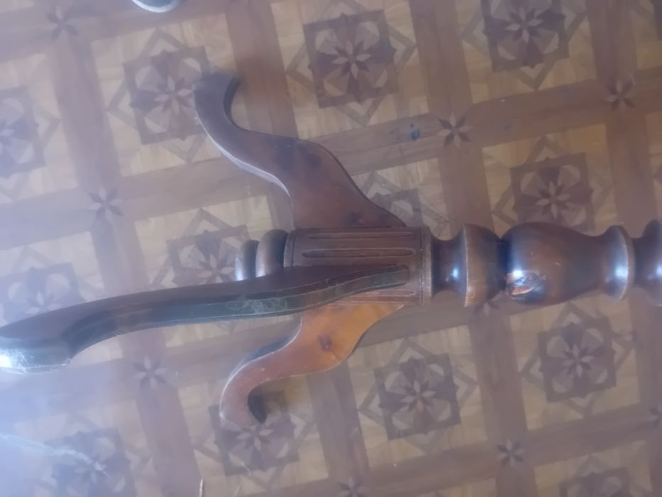 stary stolik drewniany