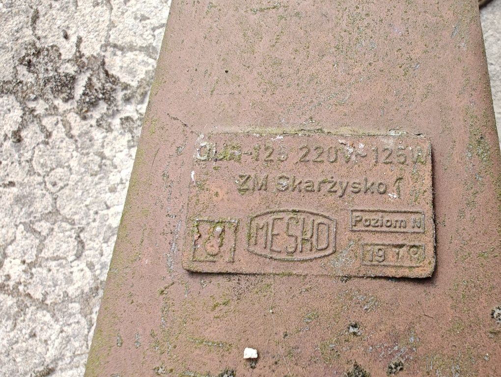 Mesko OUR 125 oprawa lampa latarnia uliczna PRL