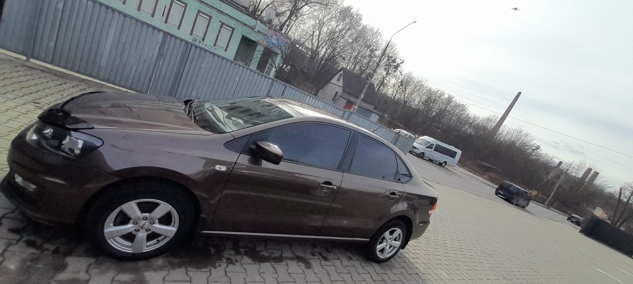 Продам власне авто Volksswagen Polo Sedan 1.6 бензин, 110к.с., 5-МКП