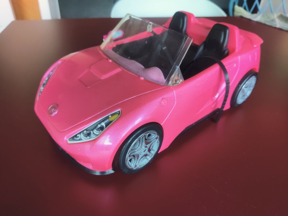 Carro descapotável barbie