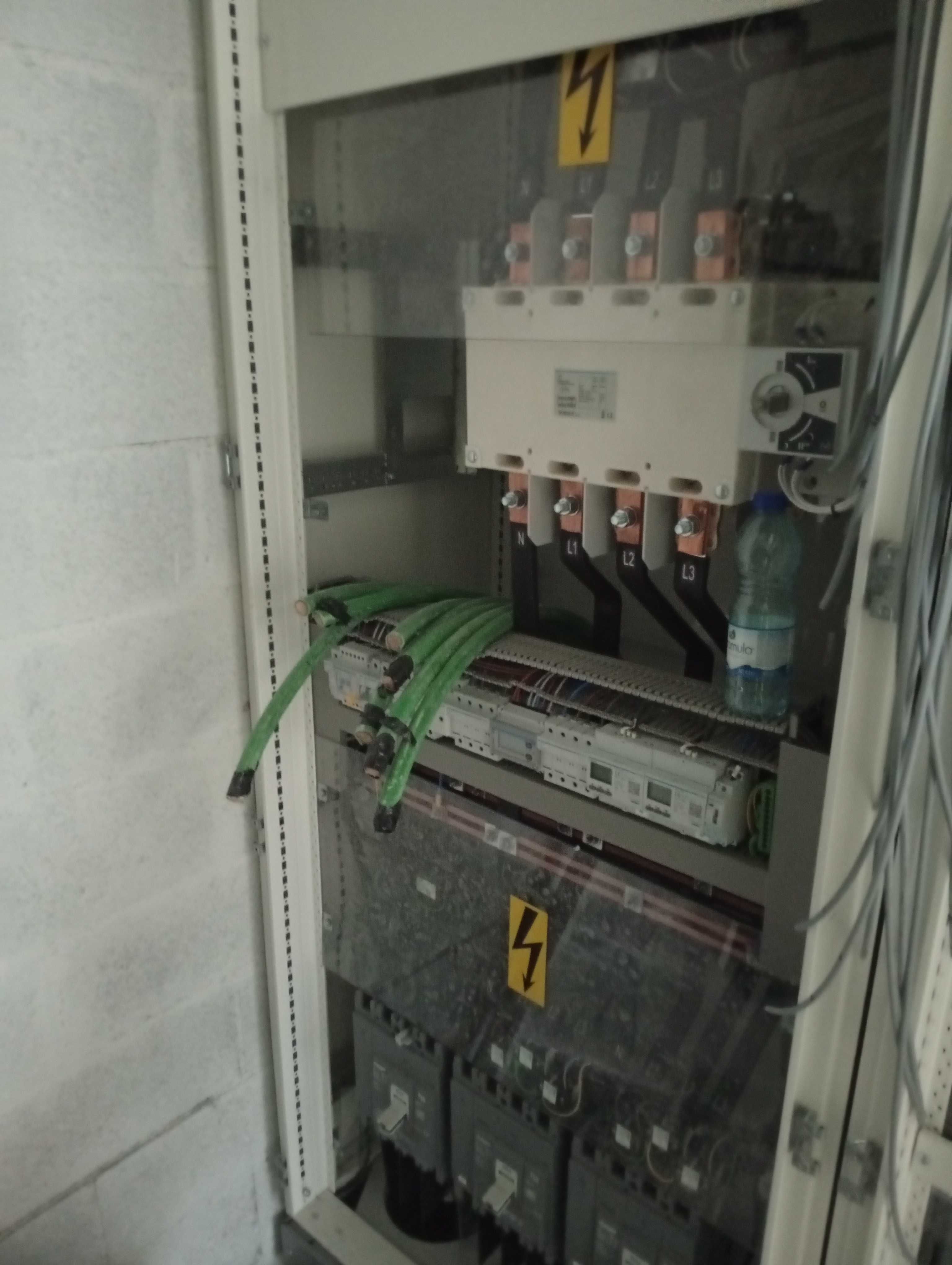 Execução de trabalhos de eletricidade e canalização
