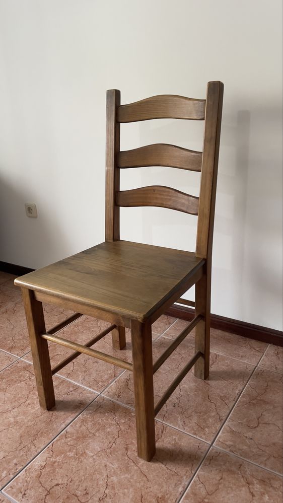 Mesa com 6 cadeiras