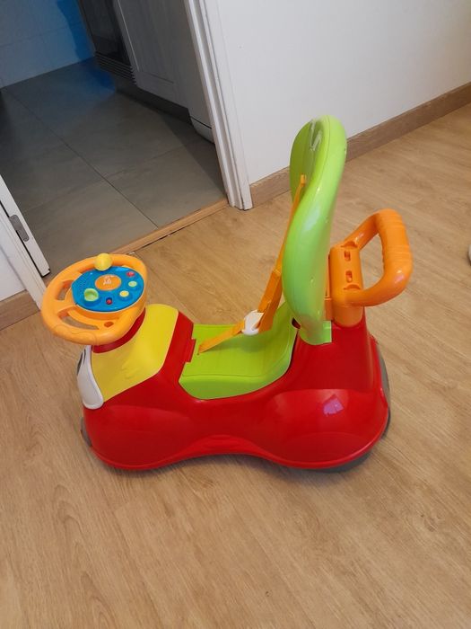 Vendo Andador CHICCO Para Criança a pilhas muito bonito como novo