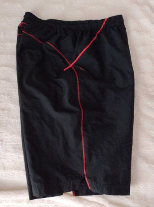 spodenki sportowe nike rozmiar M czarne z czerwonymi wstawkami